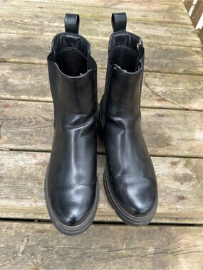 Black Leather Chelsea Boots - Unbranded